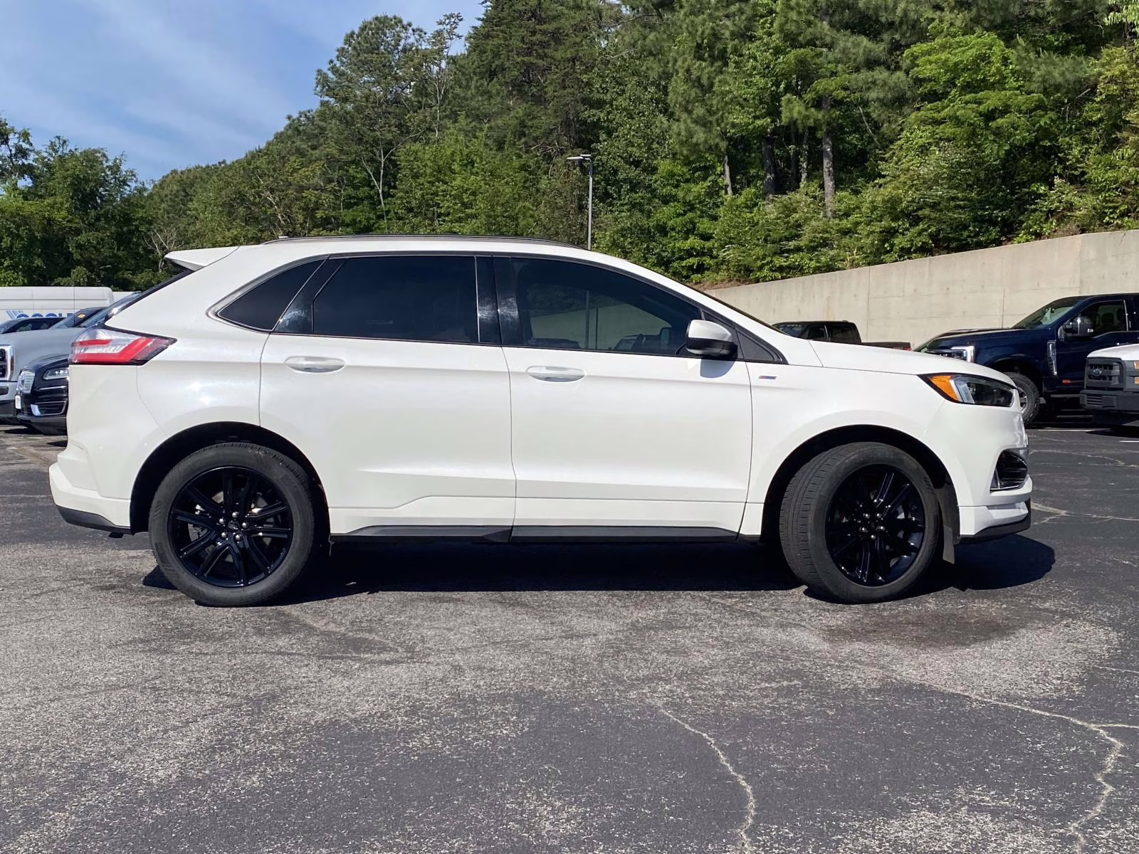 2022 Star White Metallic Tri-Coat Ford Edge ST Line AWD SUV