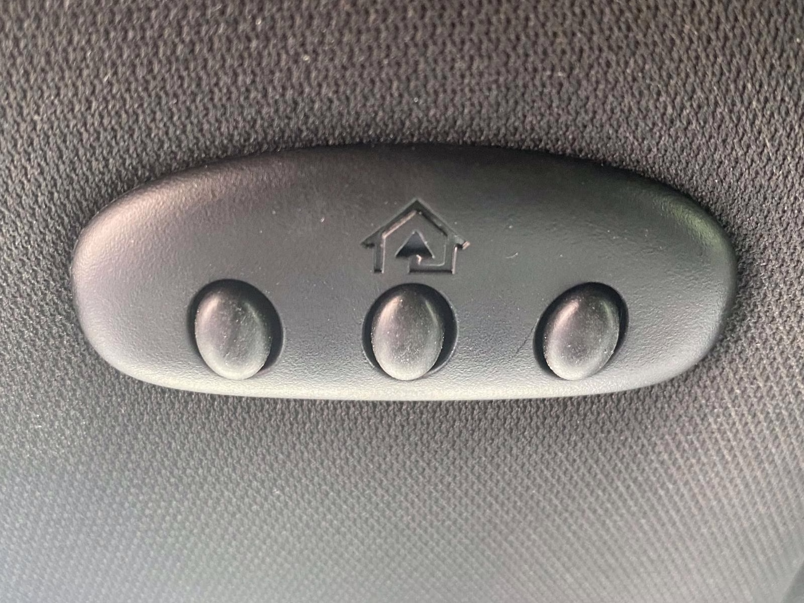 2022 Star White Metallic Tri-Coat Ford Edge ST Line AWD SUV