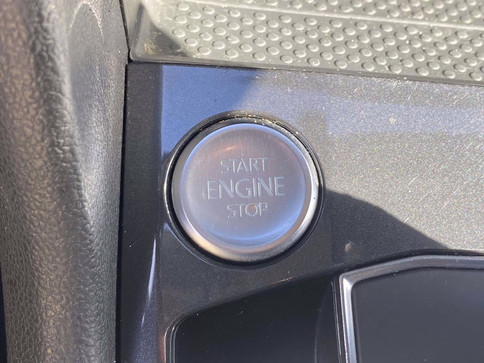 2021 Pyrite Silver Metallic Volkswagen Tiguan 2.0T SE AWD SUV