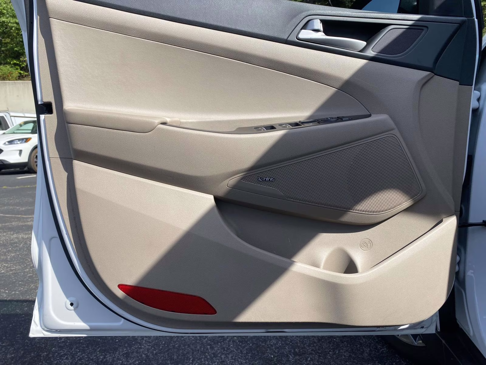 2019 Dazzling White Hyundai Tucson Ultimate FWD SUV