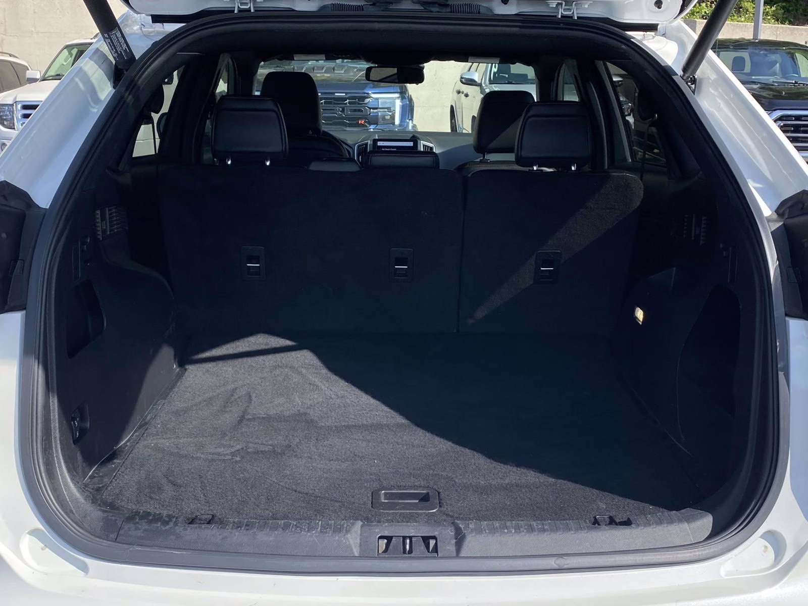 2022 Star White Metallic Tri-Coat Ford Edge ST Line AWD SUV