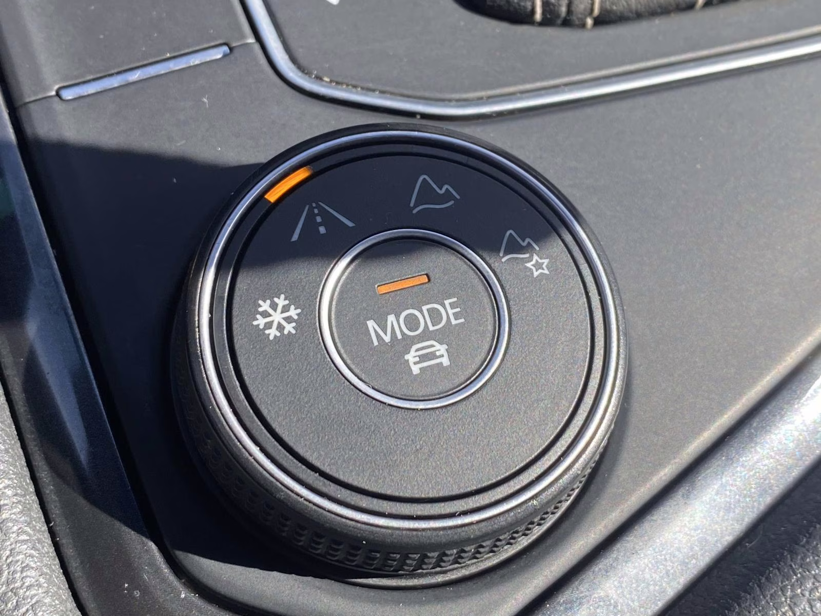 2021 Pyrite Silver Metallic Volkswagen Tiguan 2.0T SE AWD SUV