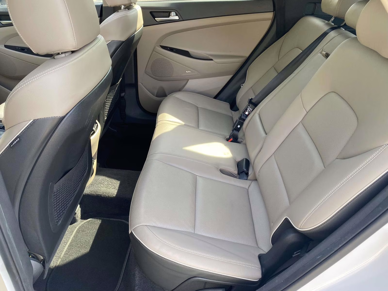 2019 Dazzling White Hyundai Tucson Ultimate FWD SUV