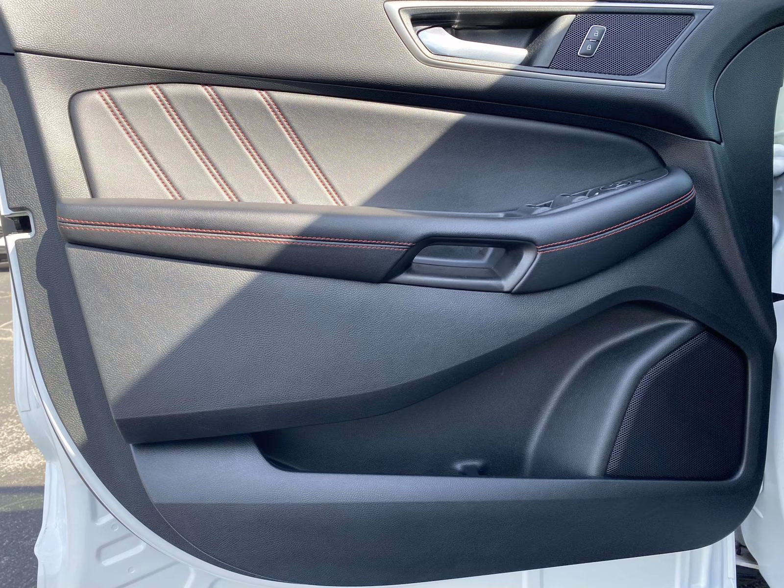 2022 Star White Metallic Tri-Coat Ford Edge ST Line AWD SUV