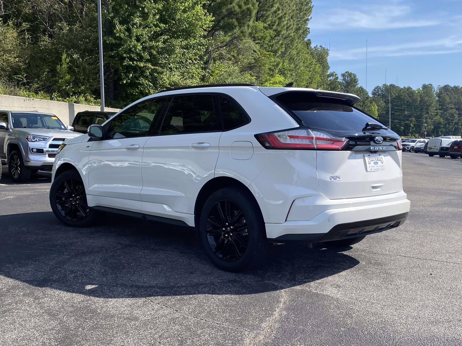 2022 Star White Metallic Tri-Coat Ford Edge ST Line AWD SUV