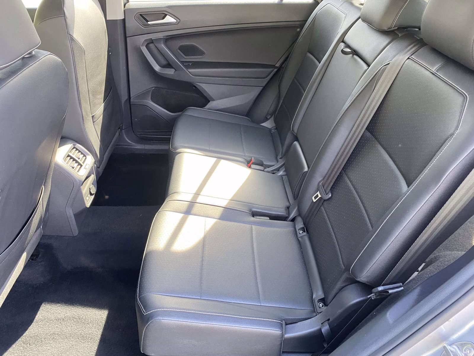 2021 Pyrite Silver Metallic Volkswagen Tiguan 2.0T SE AWD SUV