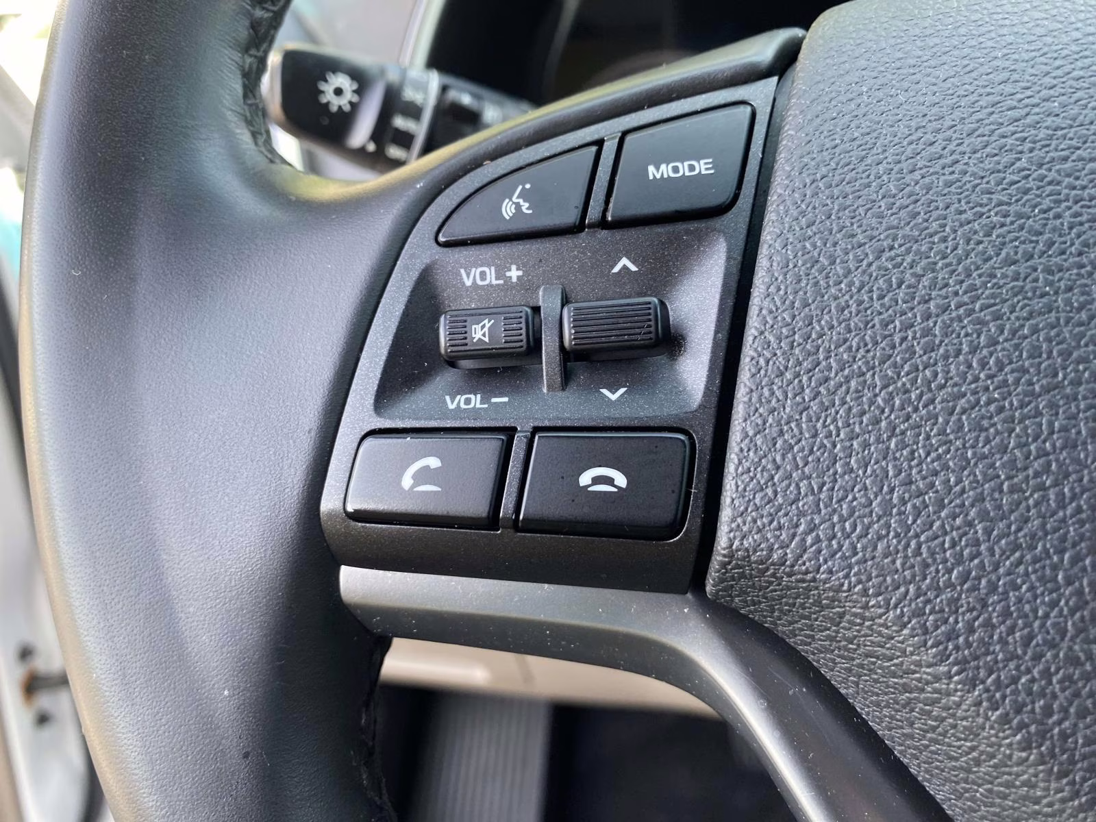 2019 Dazzling White Hyundai Tucson Ultimate FWD SUV