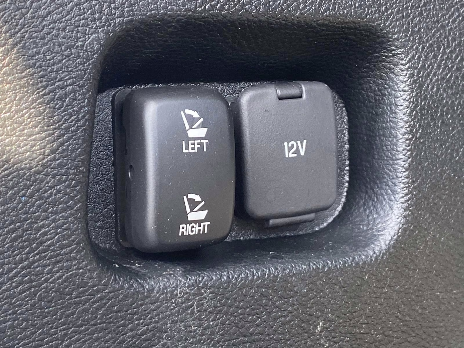 2022 Star White Metallic Tri-Coat Ford Edge ST Line AWD SUV