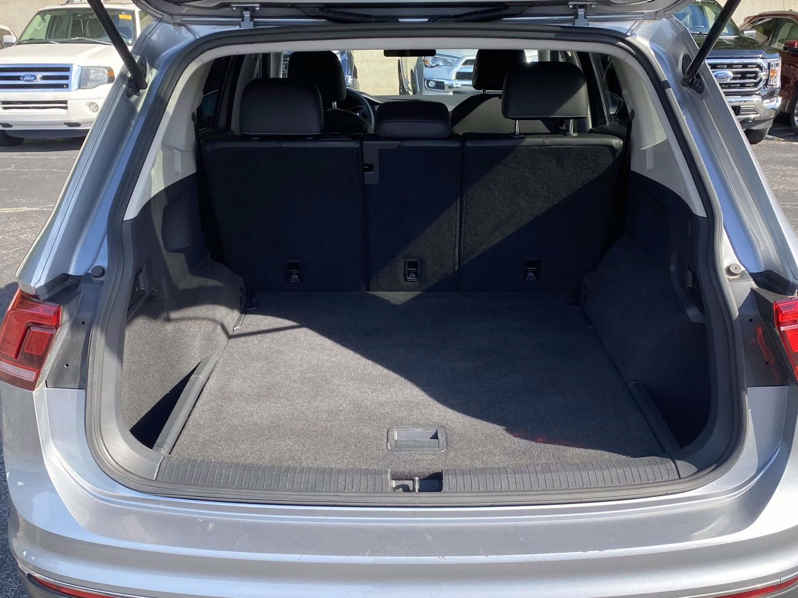 2021 Pyrite Silver Metallic Volkswagen Tiguan 2.0T SE AWD SUV