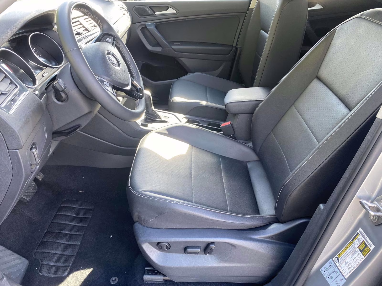 2021 Pyrite Silver Metallic Volkswagen Tiguan 2.0T SE AWD SUV