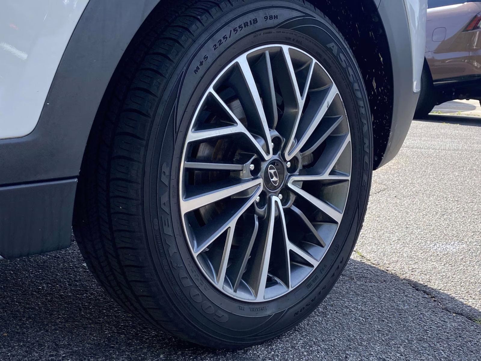 2019 Dazzling White Hyundai Tucson Ultimate FWD SUV