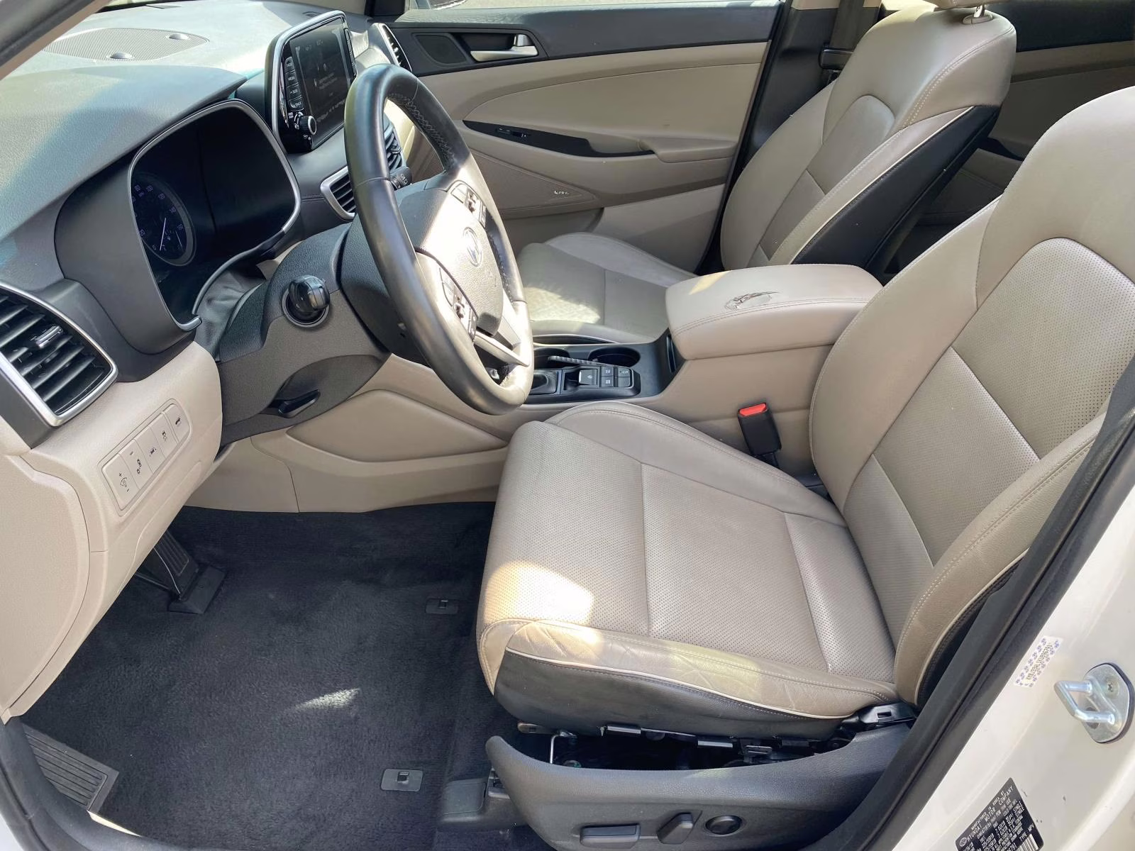 2019 Dazzling White Hyundai Tucson Ultimate FWD SUV