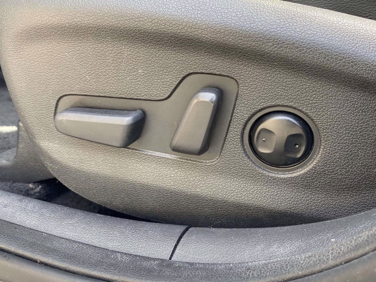 2019 Dazzling White Hyundai Tucson Ultimate FWD SUV