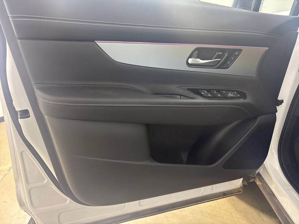 2025 Everest White Pearl Tricoat Nissan Murano SL AWD SUV