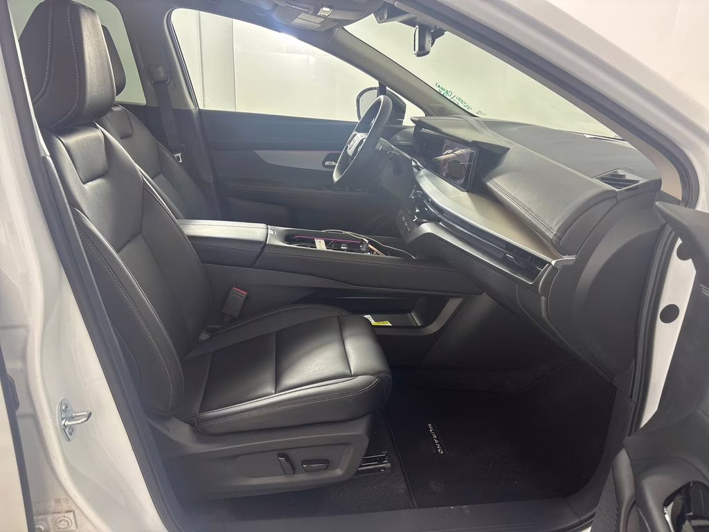 2025 Everest White Pearl Tricoat Nissan Murano SL AWD SUV