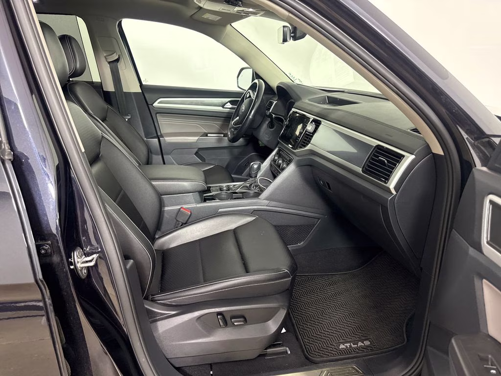 2022 Deep Black Pearl Volkswagen Atlas 3.6L V6 SEL R-Line AWD SUV