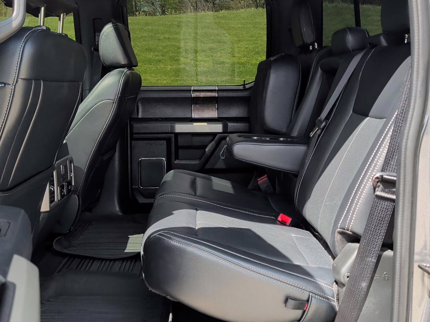 2022 Carbonized Gray Ford Super Duty F-250 SRW Lariat 4X4 Truck