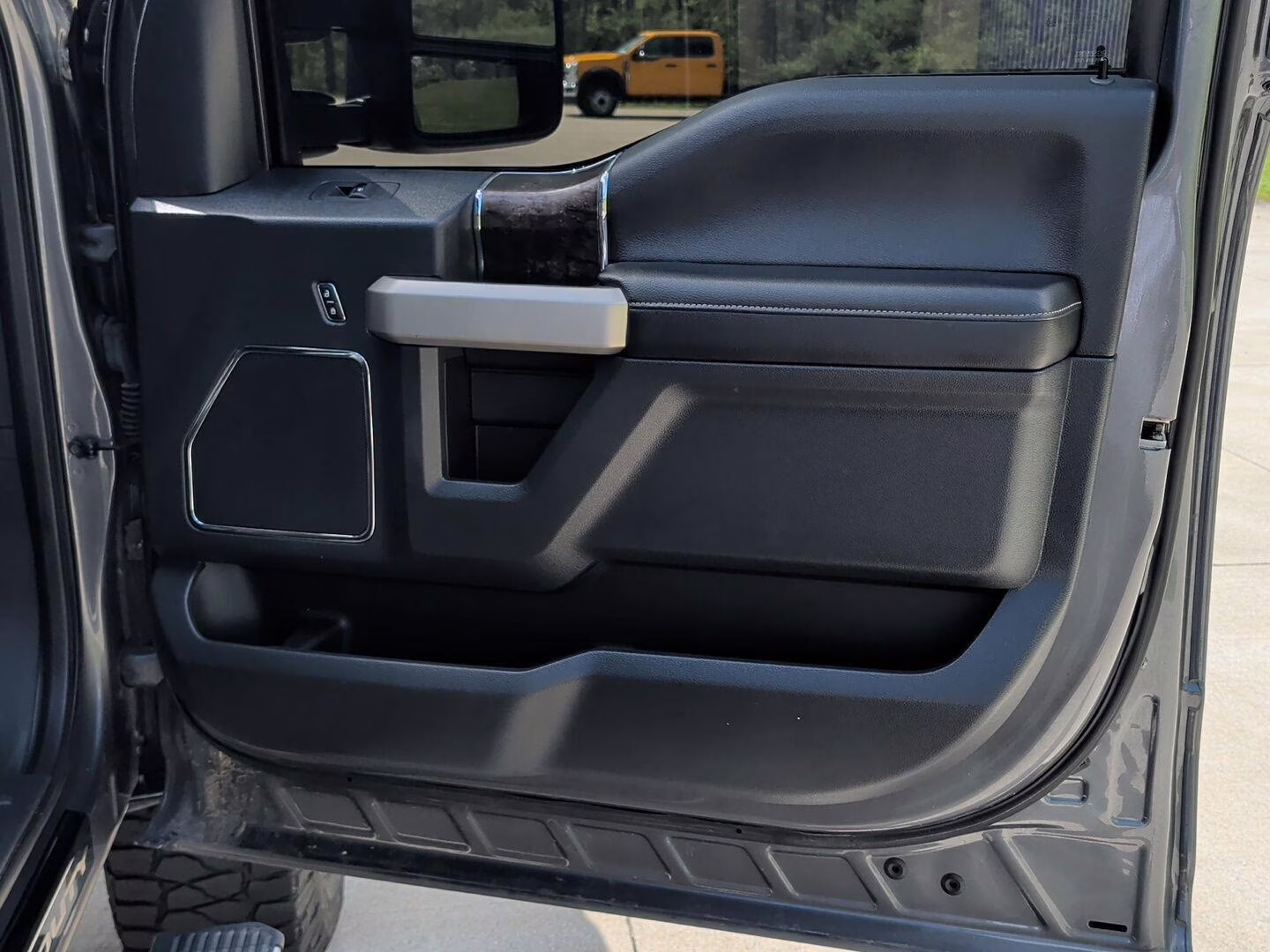 2022 Carbonized Gray Ford Super Duty F-250 SRW Lariat 4X4 Truck