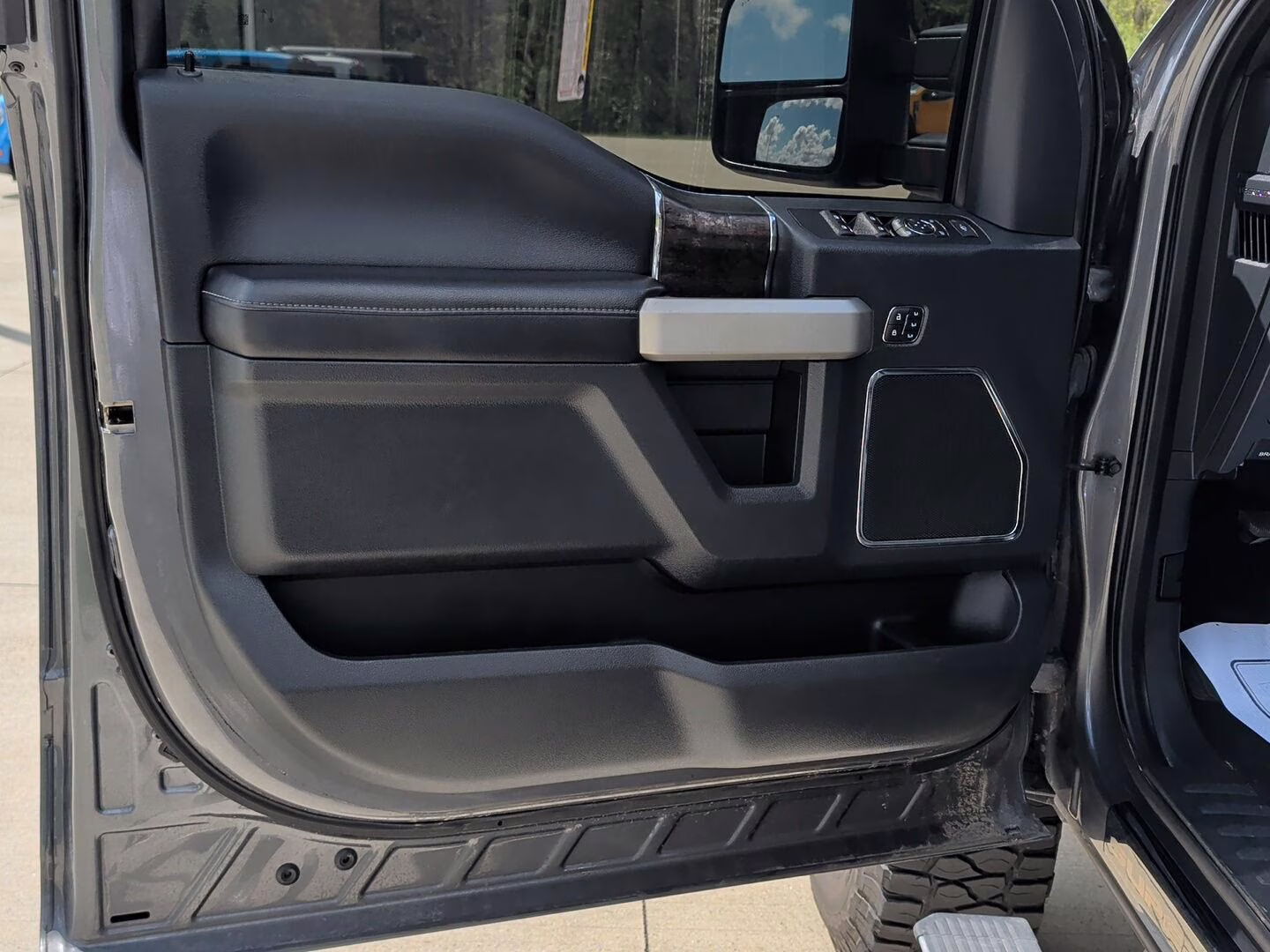 2022 Carbonized Gray Ford Super Duty F-250 SRW Lariat 4X4 Truck