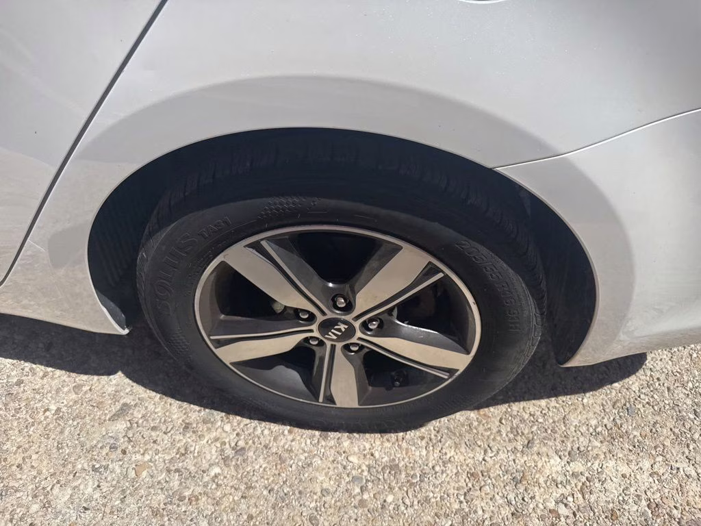 2018 Snow White Pearl Kia Forte LX FWD Sedan