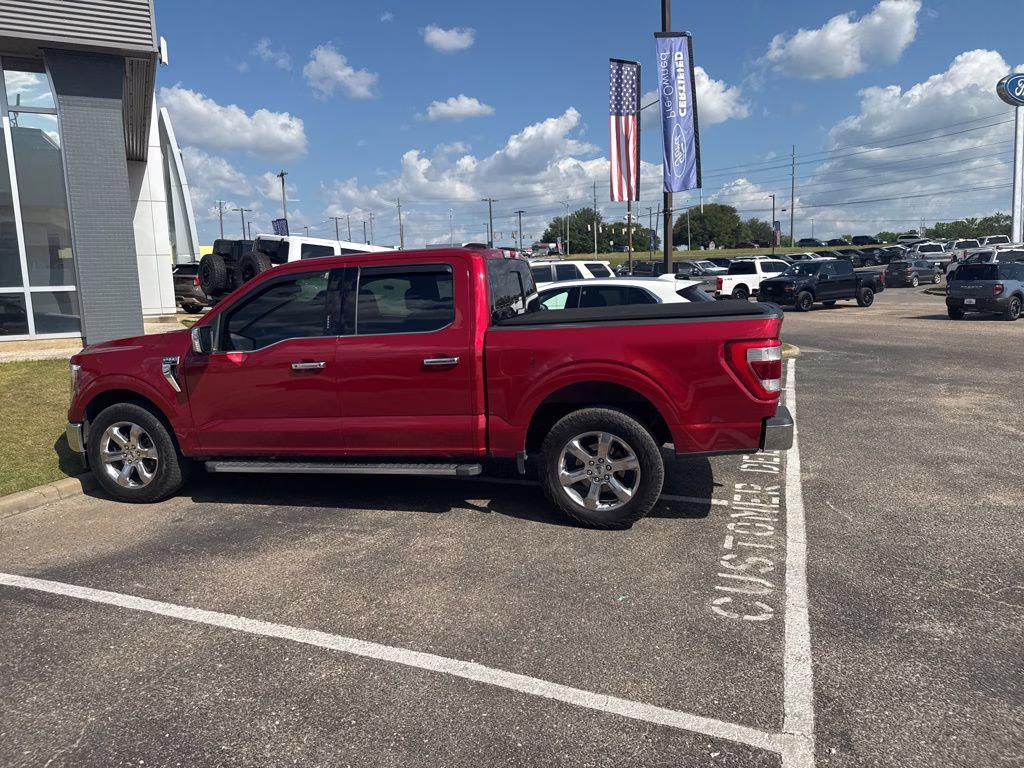 2021 Rapid Red Metallic Tinted Clearcoat Ford F-150 Lariat RWD Truck
