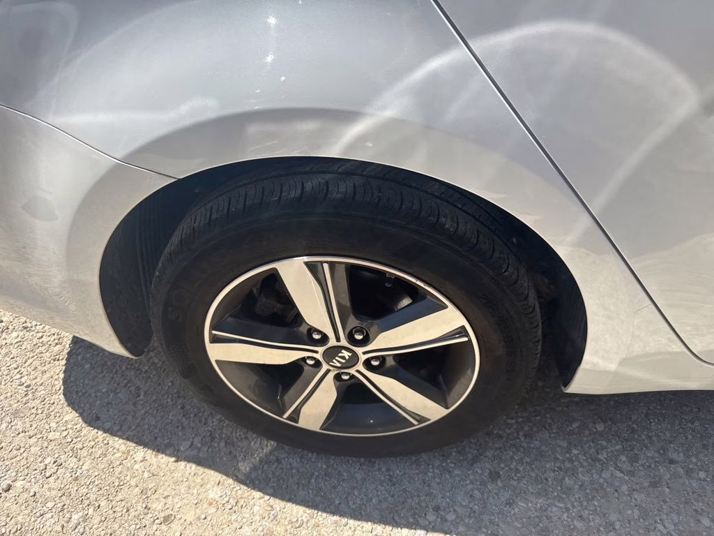2018 Snow White Pearl Kia Forte LX FWD Sedan