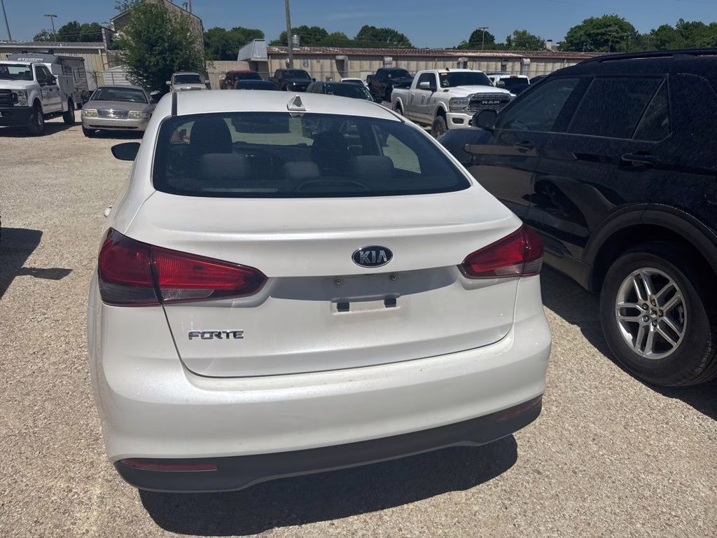 2018 Snow White Pearl Kia Forte LX FWD Sedan