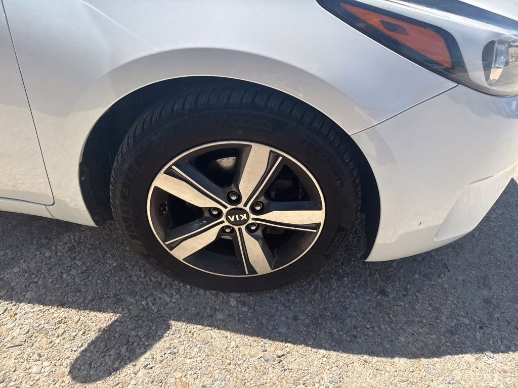 2018 Snow White Pearl Kia Forte LX FWD Sedan