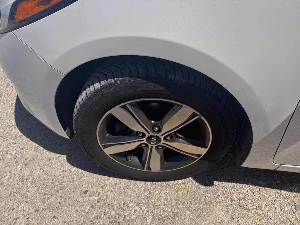 2018 Snow White Pearl Kia Forte LX FWD Sedan