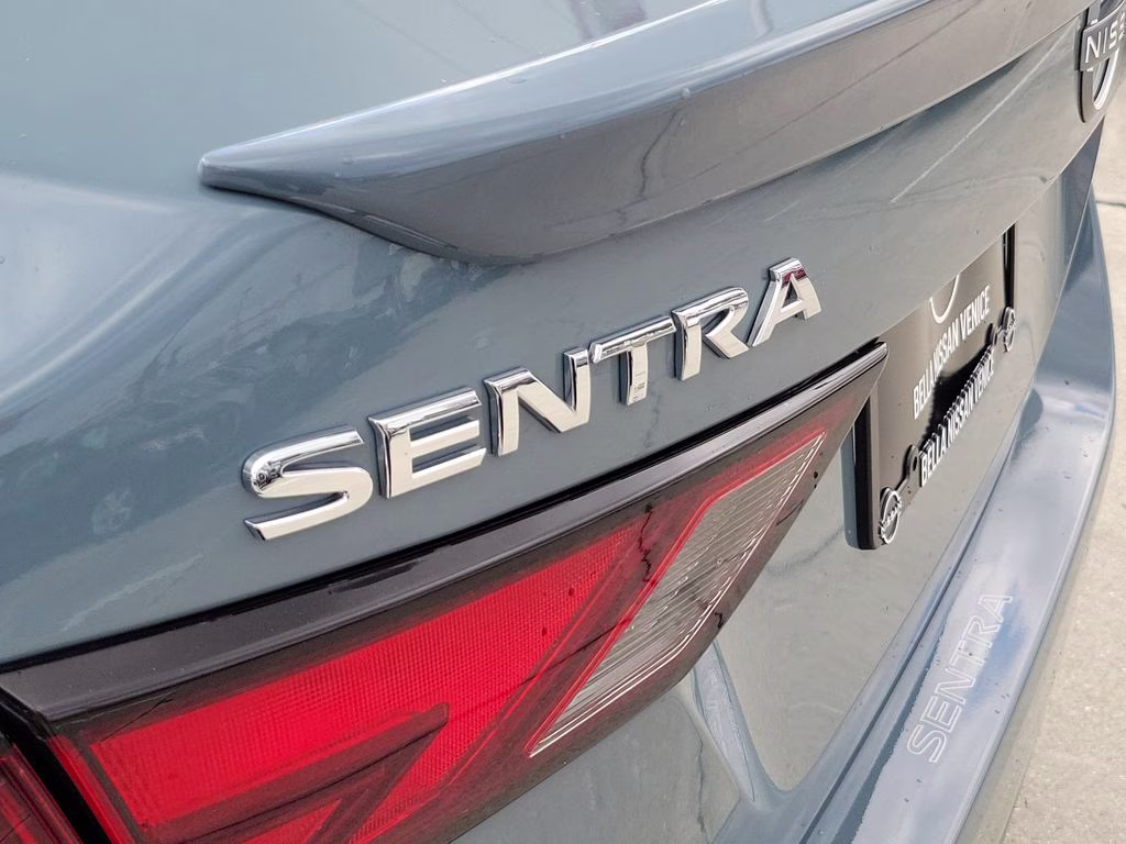2024 Atlantic Gray Metallic/Super Black Nissan Sentra SR FWD Sedan
