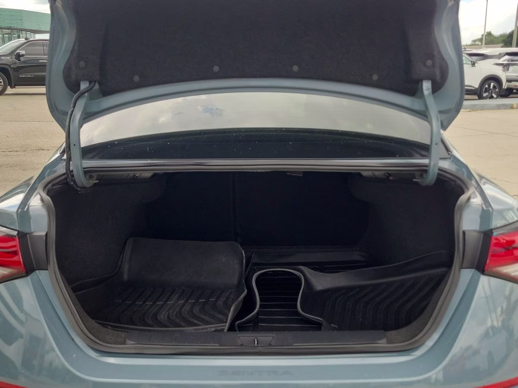 2024 Atlantic Gray Metallic/Super Black Nissan Sentra SR FWD Sedan