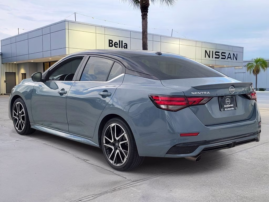 2024 Atlantic Gray Metallic/Super Black Nissan Sentra SR FWD Sedan