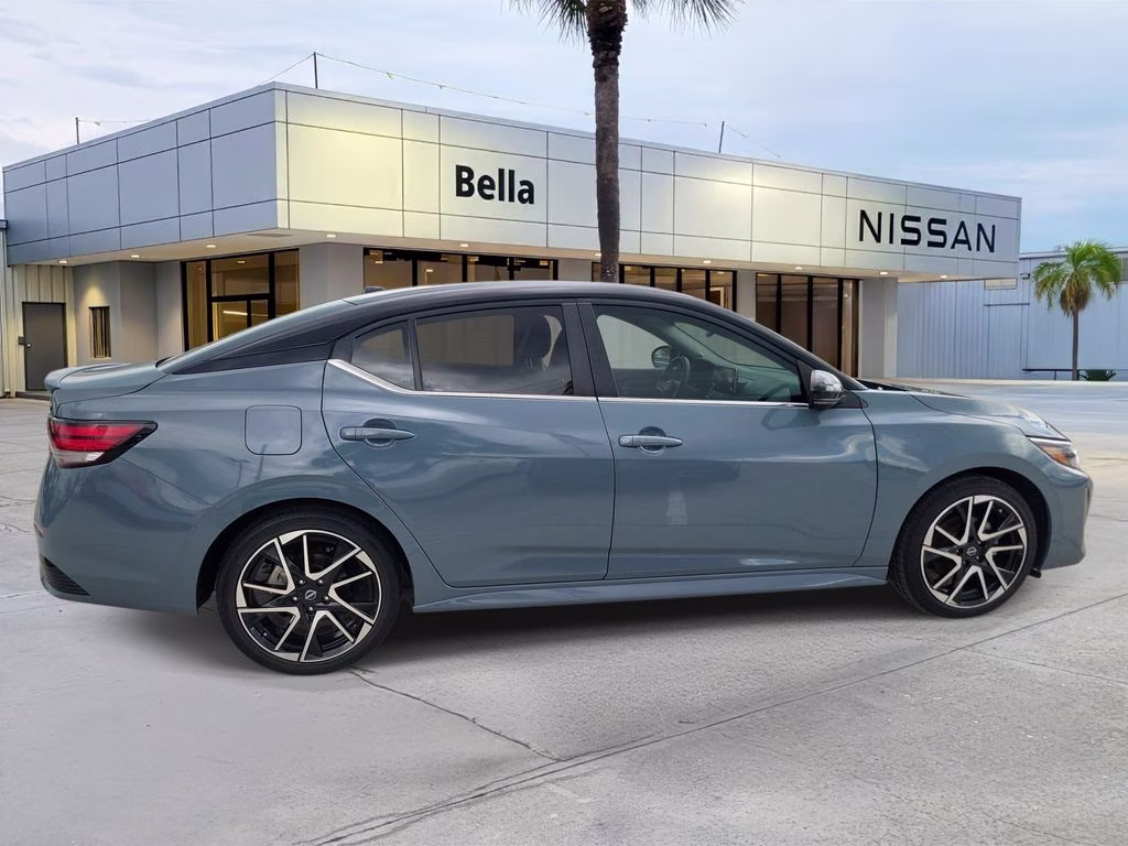2024 Atlantic Gray Metallic/Super Black Nissan Sentra SR FWD Sedan
