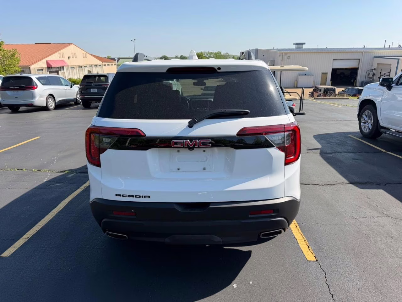 2023 Summit White GMC Acadia SLT FWD SUV