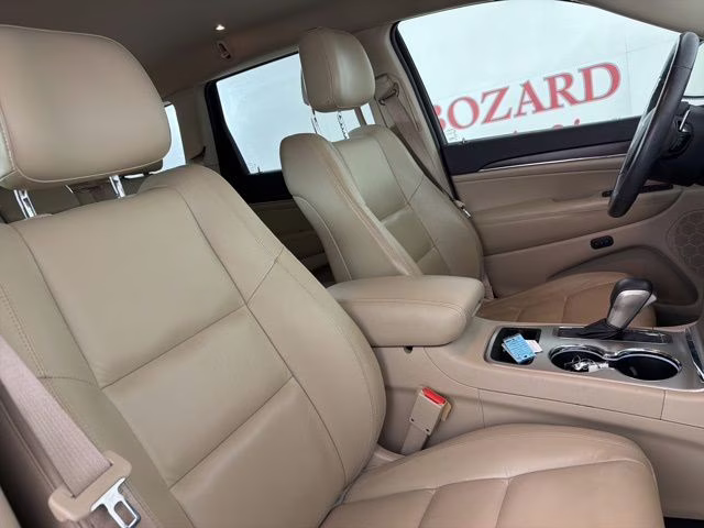 2017 Bright White Clearcoat Jeep Grand Cherokee Limited RWD SUV