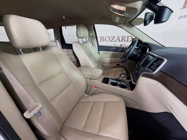 2017 Bright White Clearcoat Jeep Grand Cherokee Limited RWD SUV