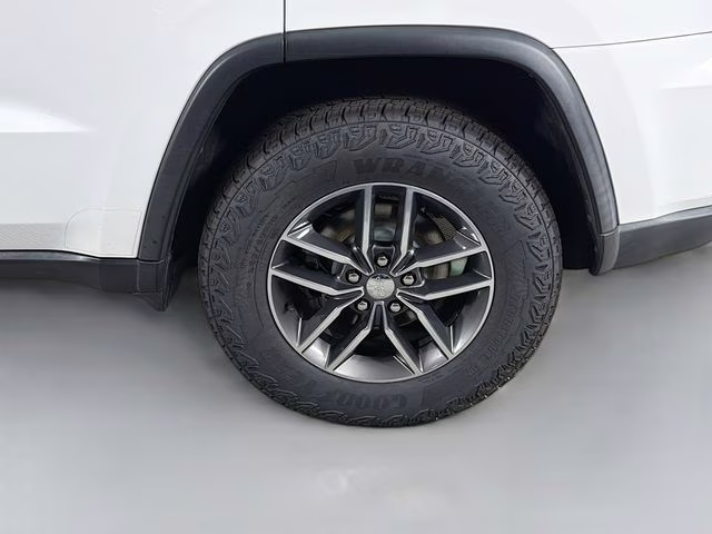 2017 Bright White Clearcoat Jeep Grand Cherokee Limited RWD SUV