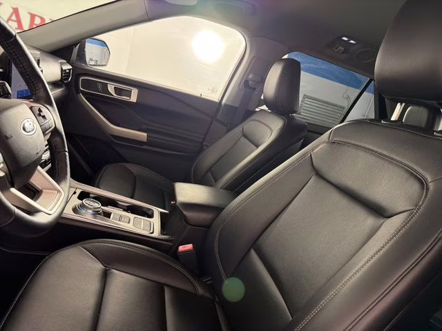 2020 Blue Metallic Ford Explorer XLT RWD SUV