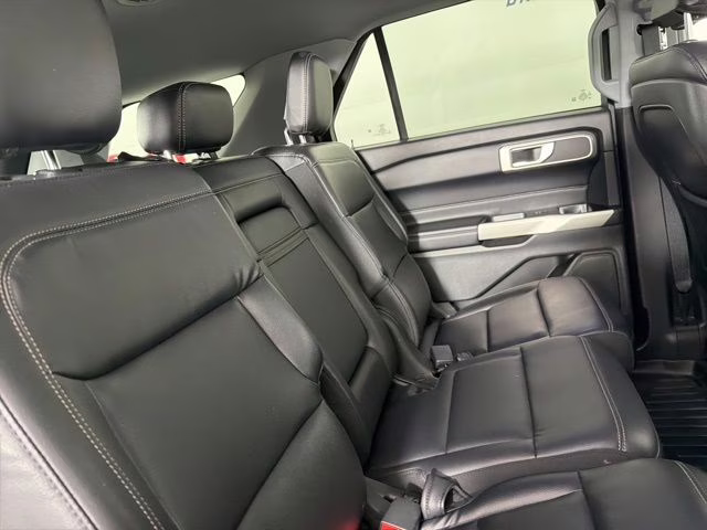 2020 Blue Metallic Ford Explorer XLT RWD SUV