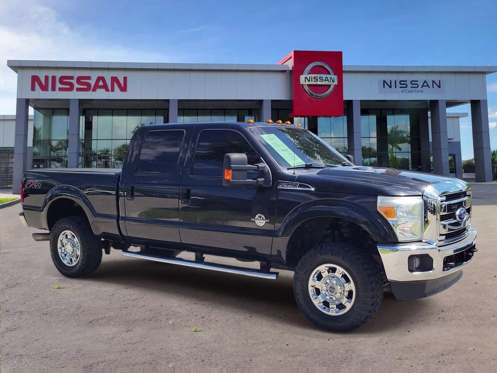 2014 Tuxedo Black Metallic Ford Super Duty F-350 SRW Lariat 4X4 Truck