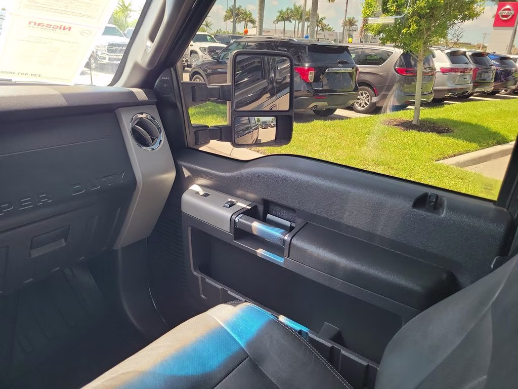 2014 Tuxedo Black Metallic Ford Super Duty F-350 SRW Lariat 4X4 Truck