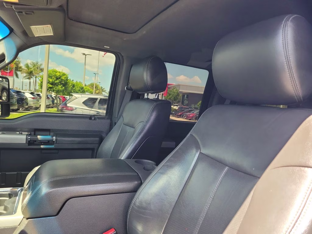 2014 Tuxedo Black Metallic Ford Super Duty F-350 SRW Lariat 4X4 Truck