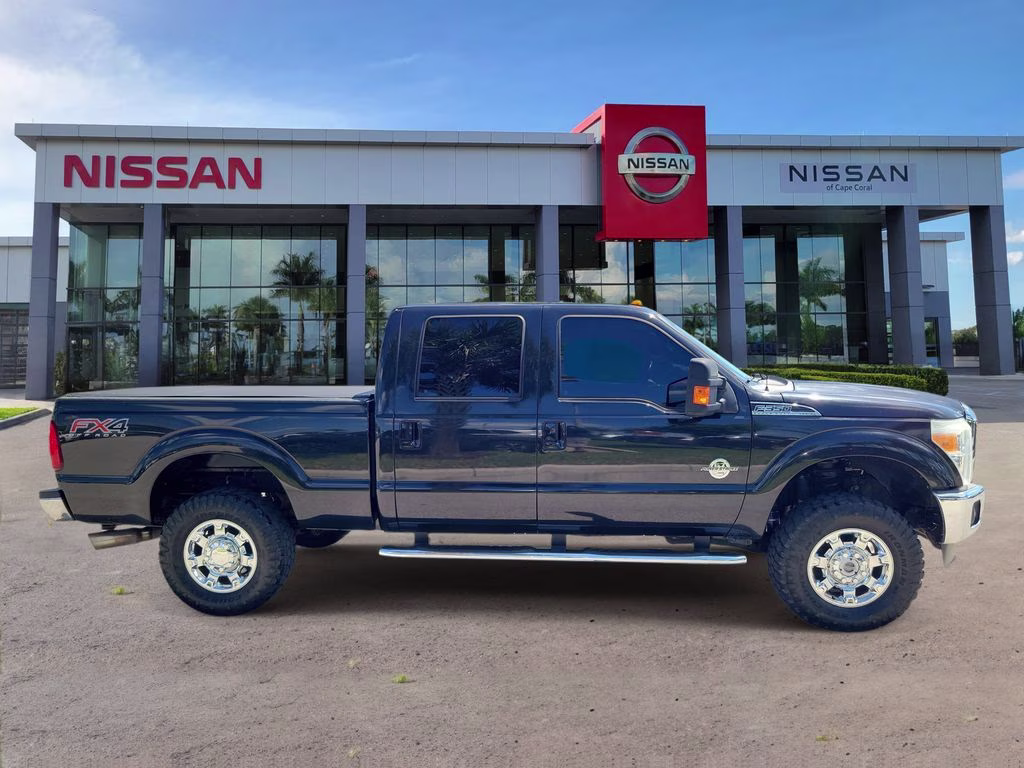 2014 Tuxedo Black Metallic Ford Super Duty F-350 SRW Lariat 4X4 Truck