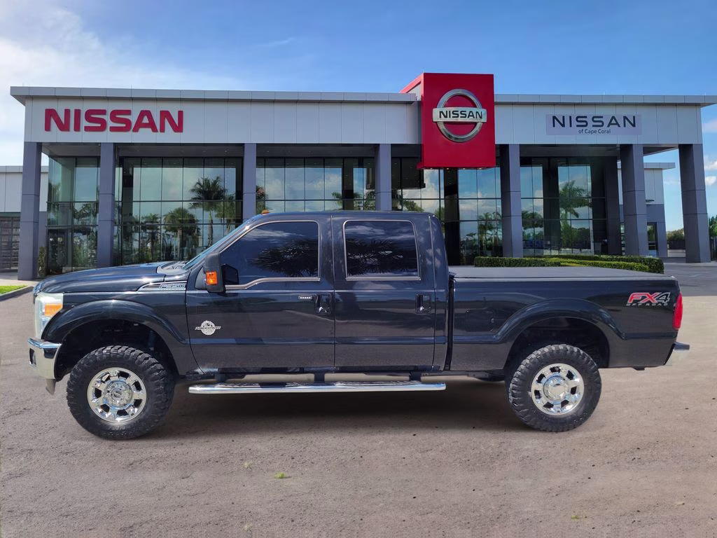 2014 Tuxedo Black Metallic Ford Super Duty F-350 SRW Lariat 4X4 Truck