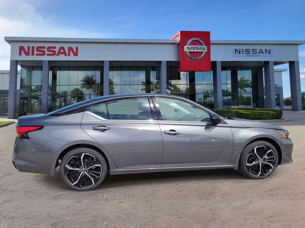 2026 Gun Metallic Nissan Altima 2.5 SR FWD Sedan