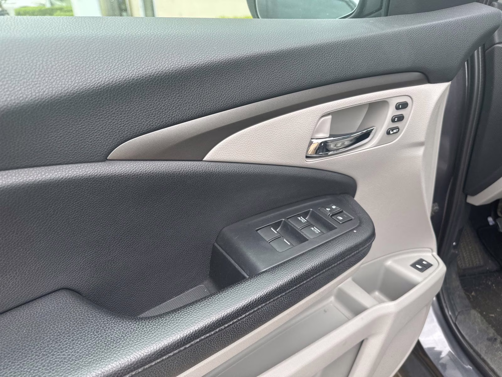 2019 Modern Steel Metallic Honda Pilot EX-L FWD SUV