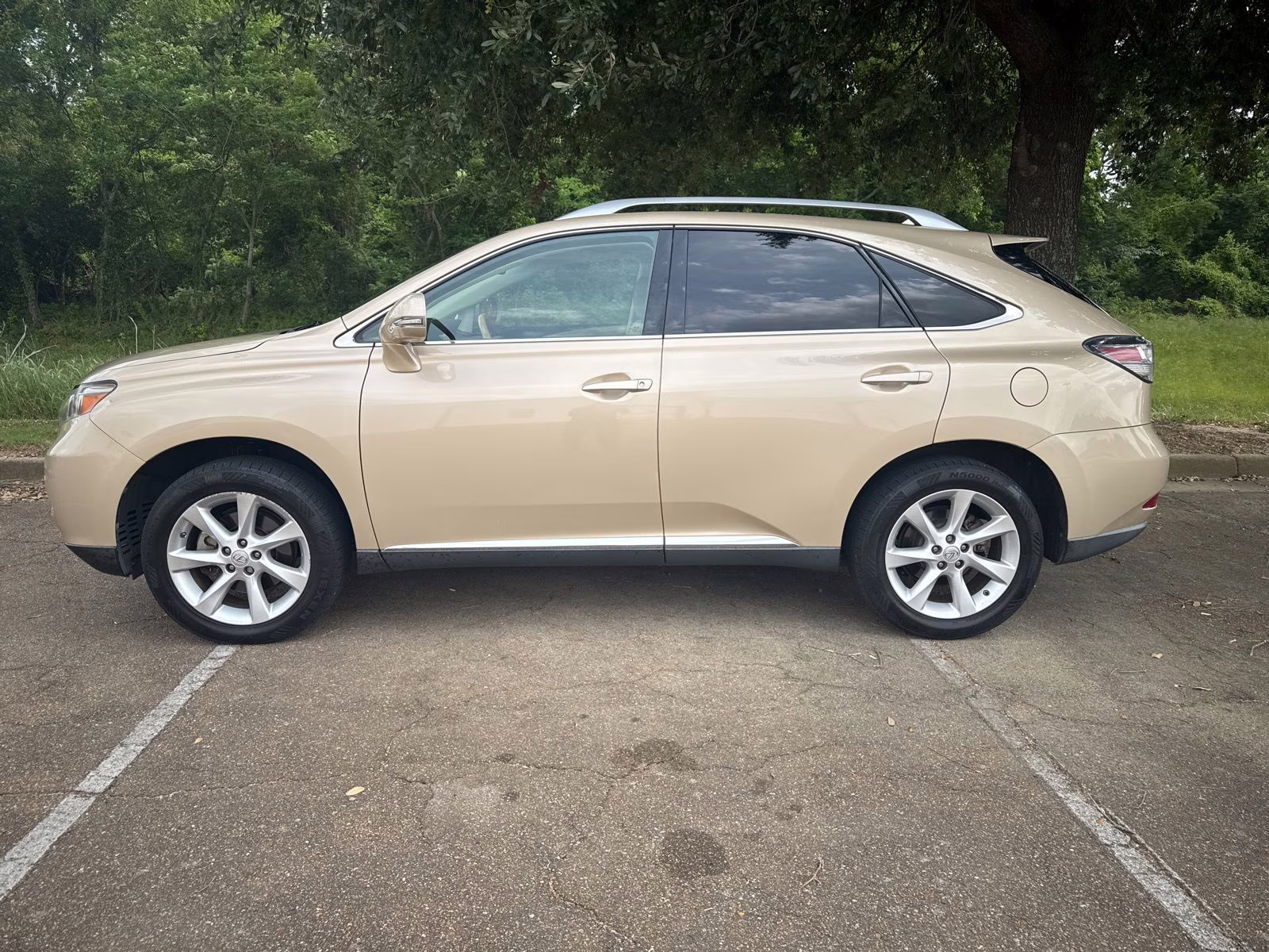 2010 Tan Lexus RX 350 FWD SUV