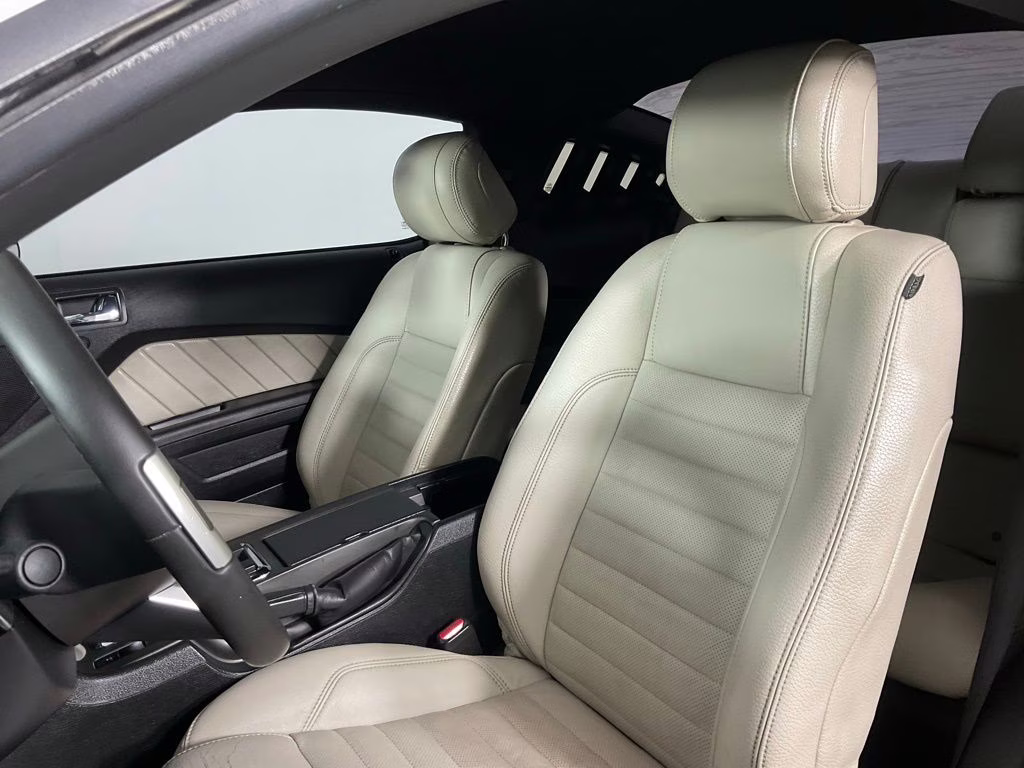 2012 Performance White Ford Mustang V6 Premium RWD Coupe