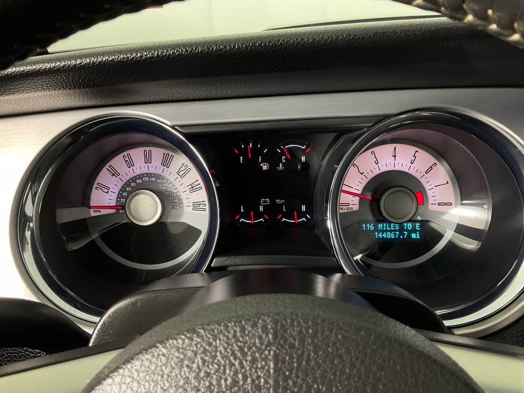 2012 Performance White Ford Mustang V6 Premium RWD Coupe