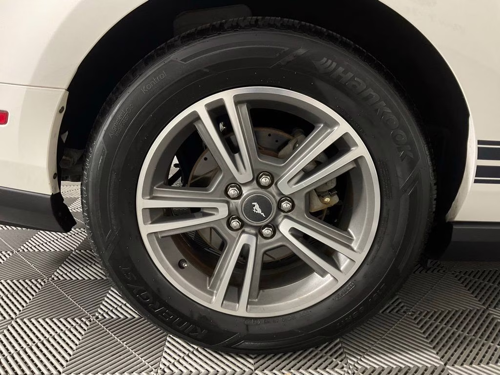 2012 Performance White Ford Mustang V6 Premium RWD Coupe